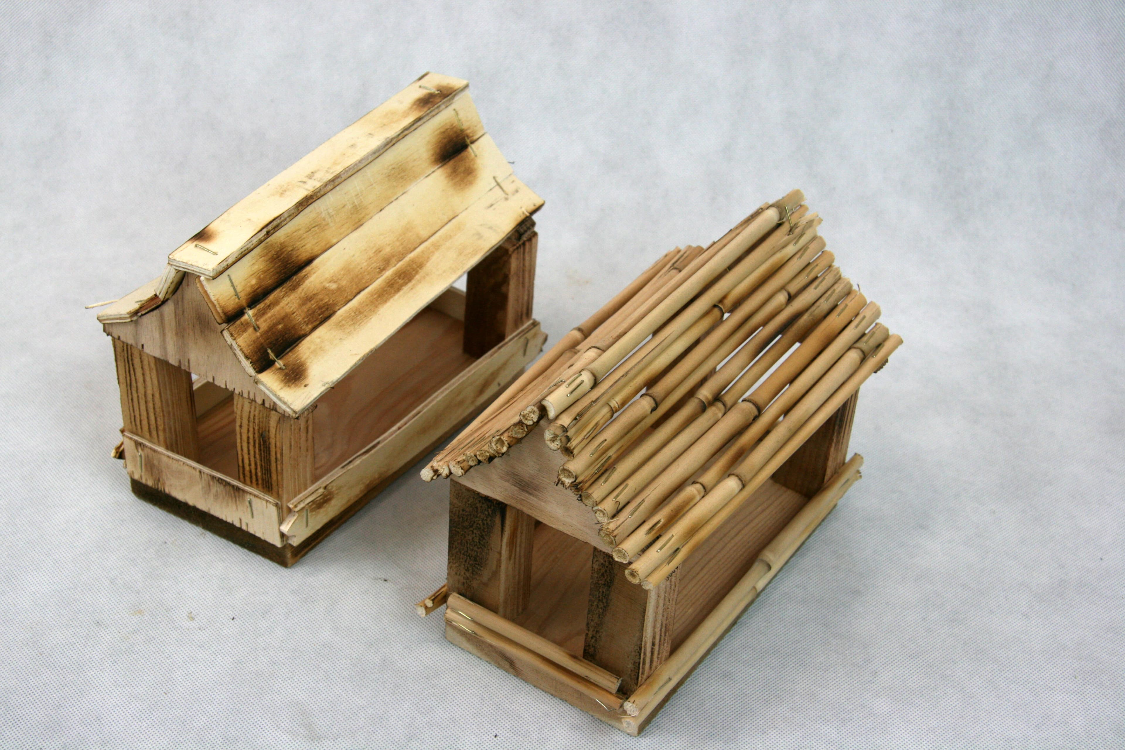 Drewniane karmniki dla ptaków