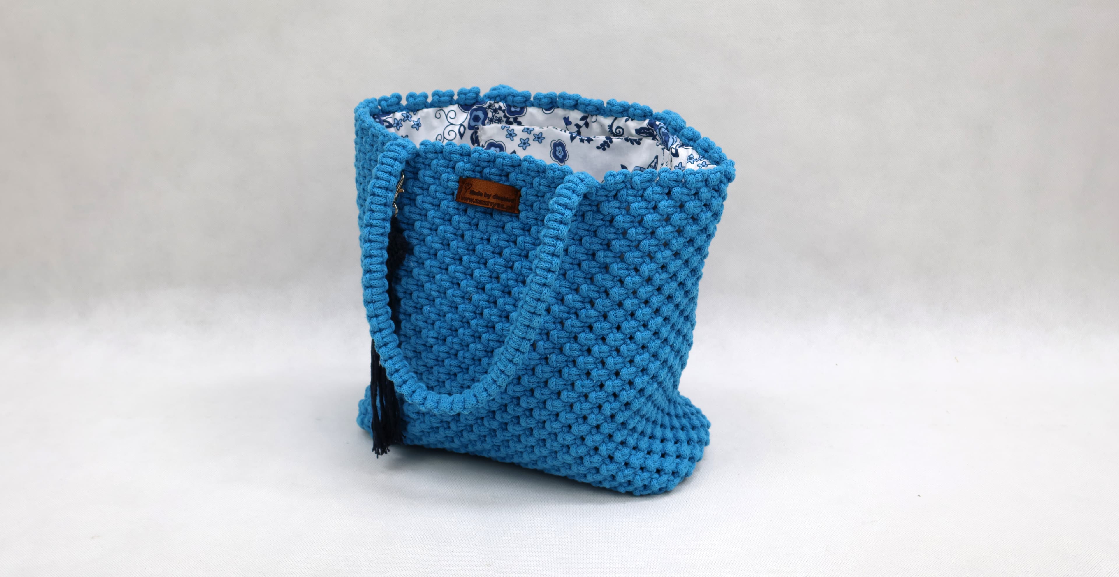 Torebka ręcznie wykonana ze sznurka